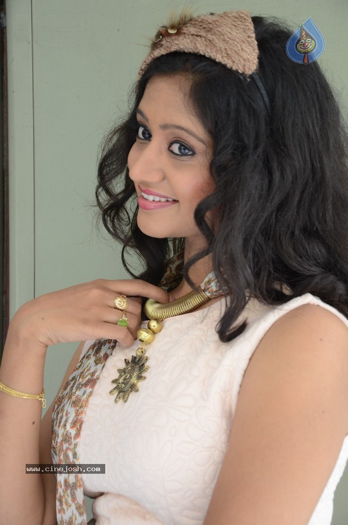 Sandeepthi Latest Stills - 34 / 66 photos