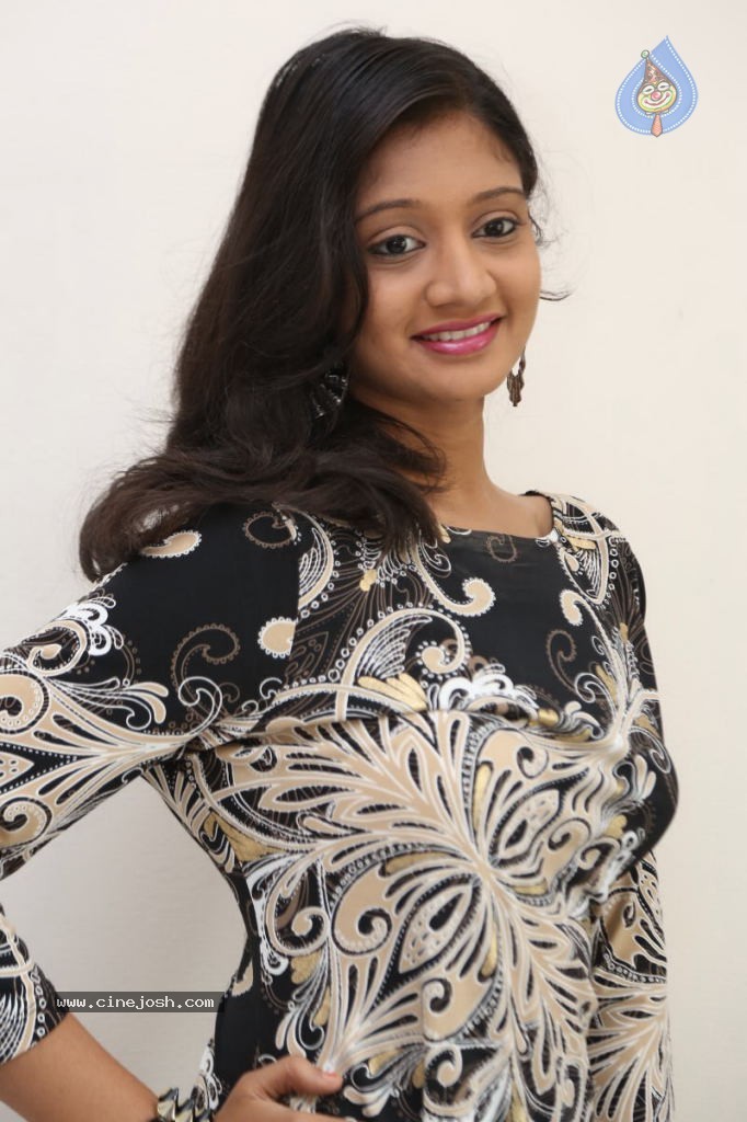 Sandeepthi New Pics - 35 / 84 photos