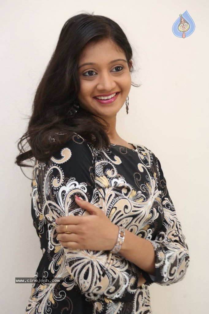 Sandeepthi New Pics - 70 / 84 photos