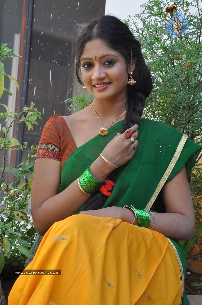 Sandeepti New Stills - 28 / 50 photos