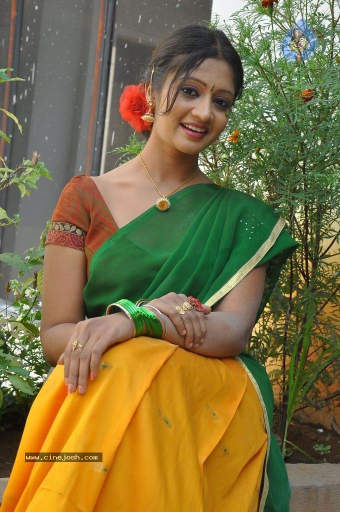 Sandeepti New Stills - 35 / 50 photos