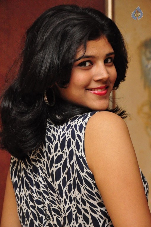 Sangeetha Gallery - 27 / 40 photos