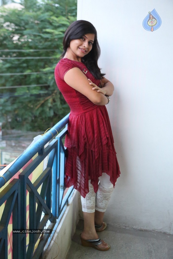 Sangeetha Photos - 6 / 33 photos