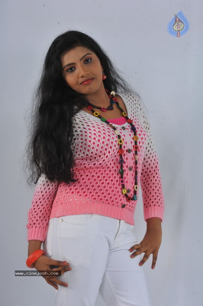 Saniya Stills - 9 / 79 photos