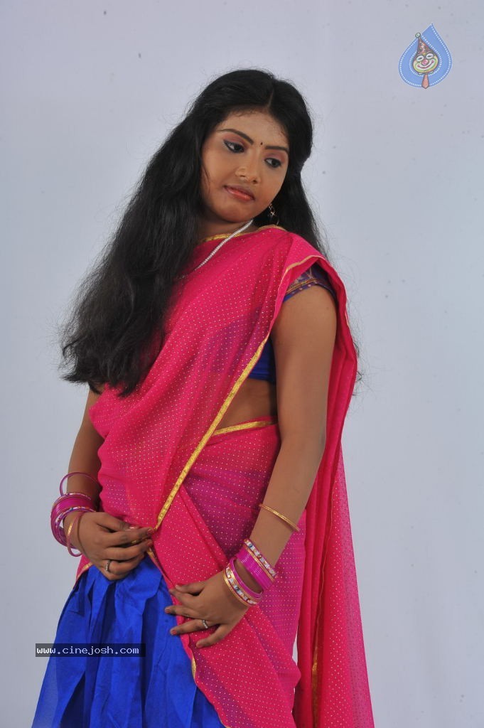 Saniya Stills - 14 / 79 photos