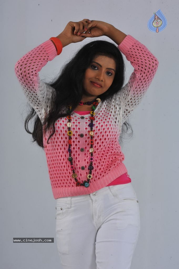 Saniya Stills - 19 / 79 photos