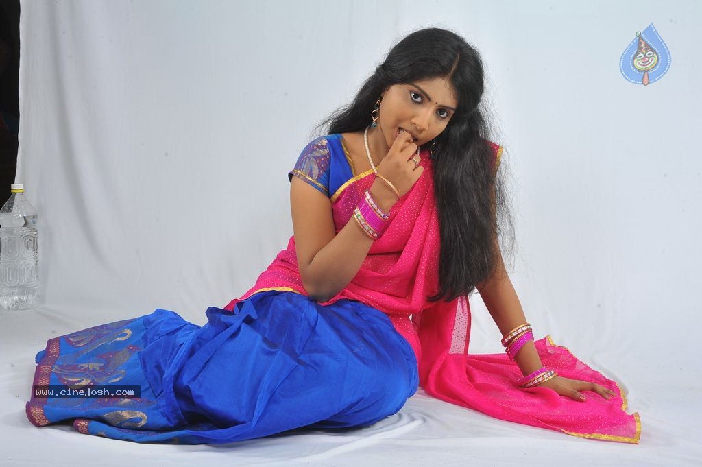 Saniya Stills - 22 / 79 photos