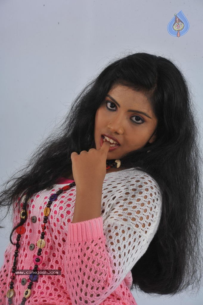 Saniya Stills - 31 / 79 photos