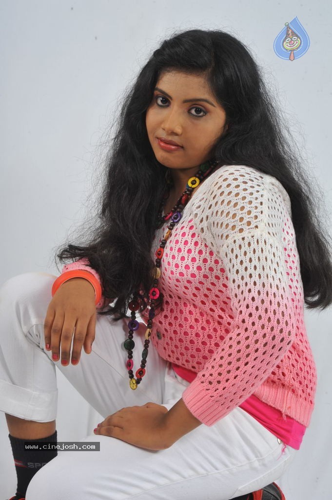 Saniya Stills - 70 / 79 photos