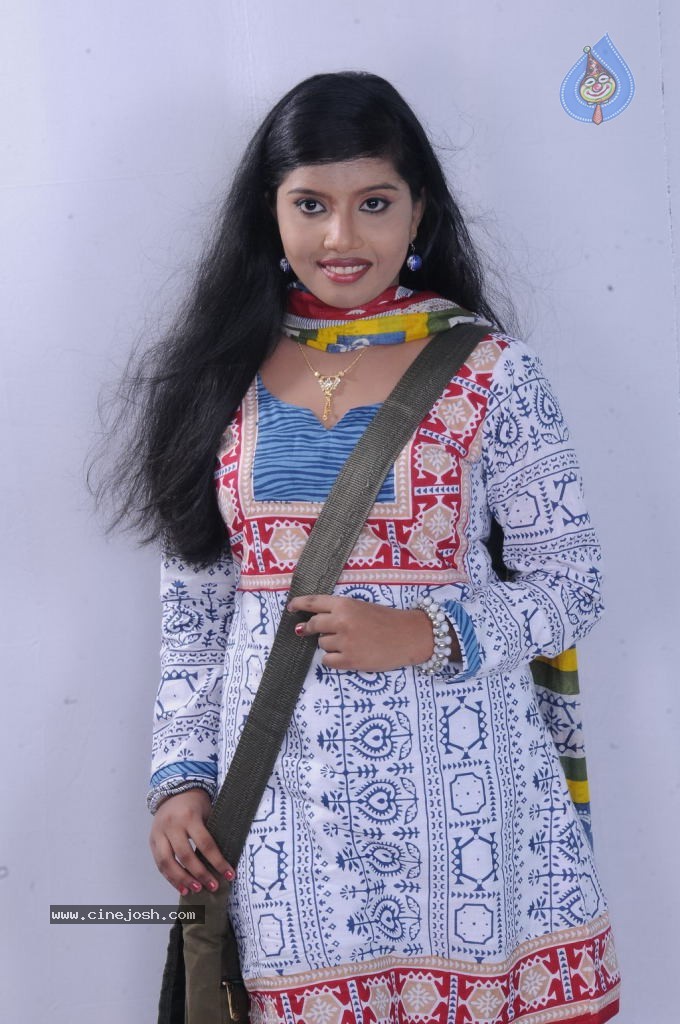 Saniya Stills - 75 / 79 photos