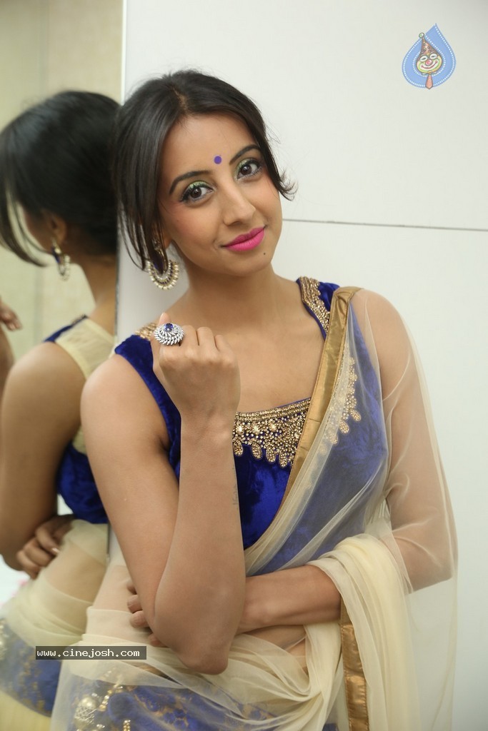 Sanjana Hot Photos - 6 / 70 photos