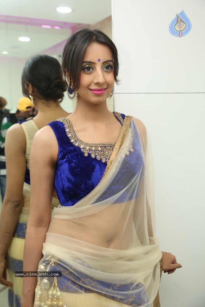 Sanjana Hot Photos - 32 / 70 photos