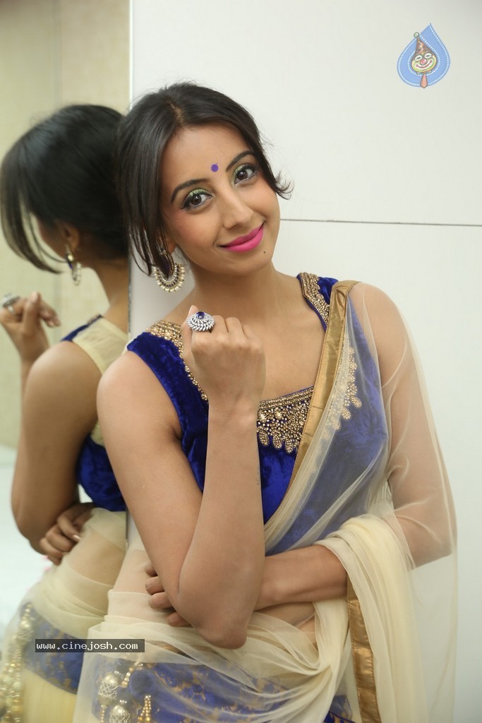 Sanjana Hot Photos - 54 / 70 photos