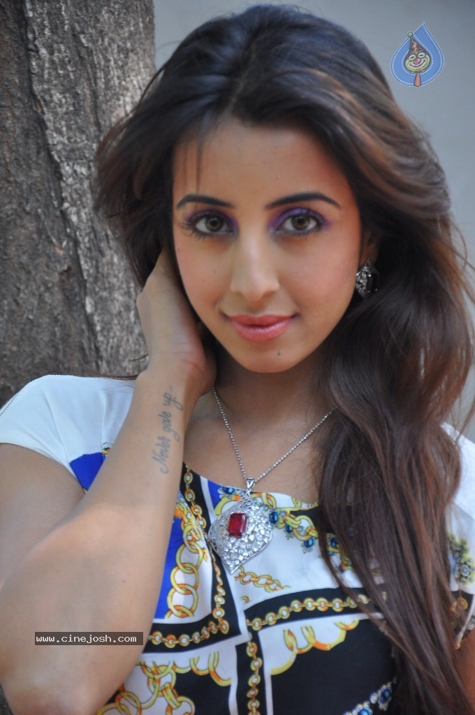 Sanjana Latest Pics - 21 / 93 photos