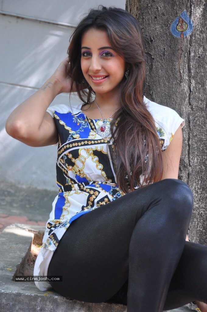 Sanjana Latest Pics - 56 / 93 photos