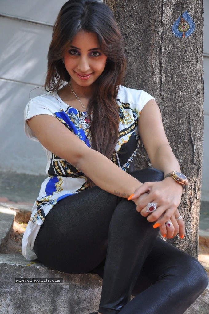 Sanjana Latest Pics - 87 / 93 photos