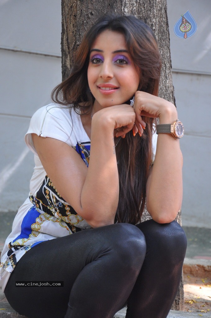 Sanjana Latest Pics - 89 / 93 photos