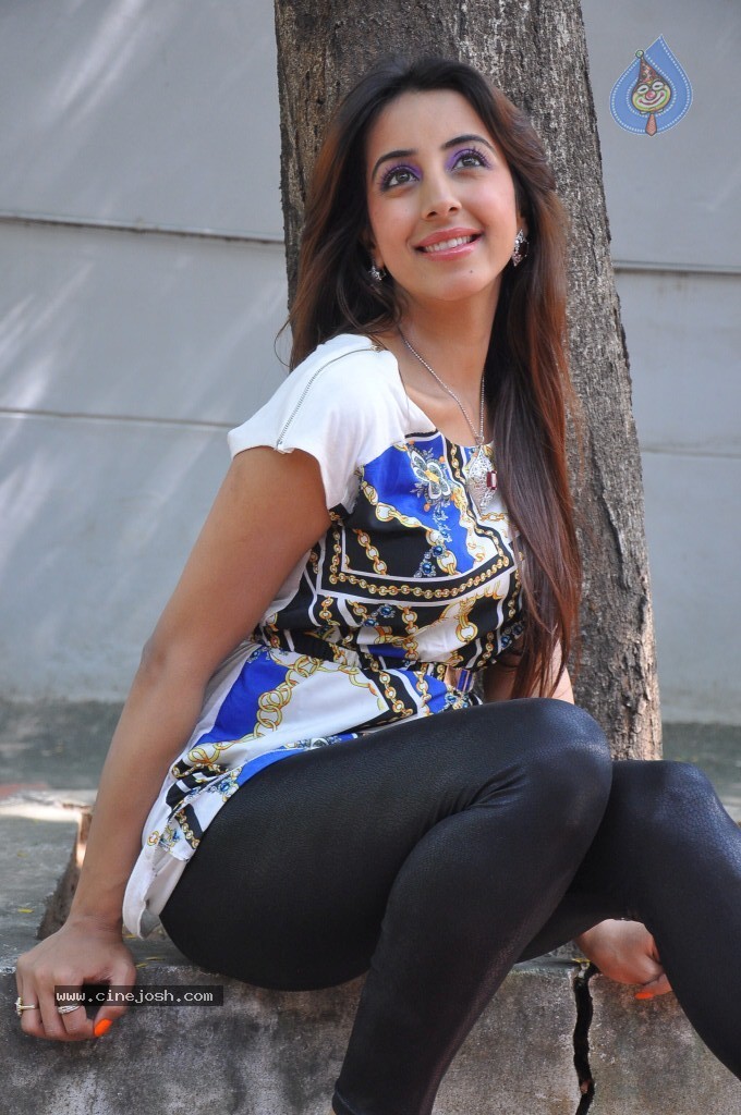 Sanjana Latest Pics - 93 / 93 photos