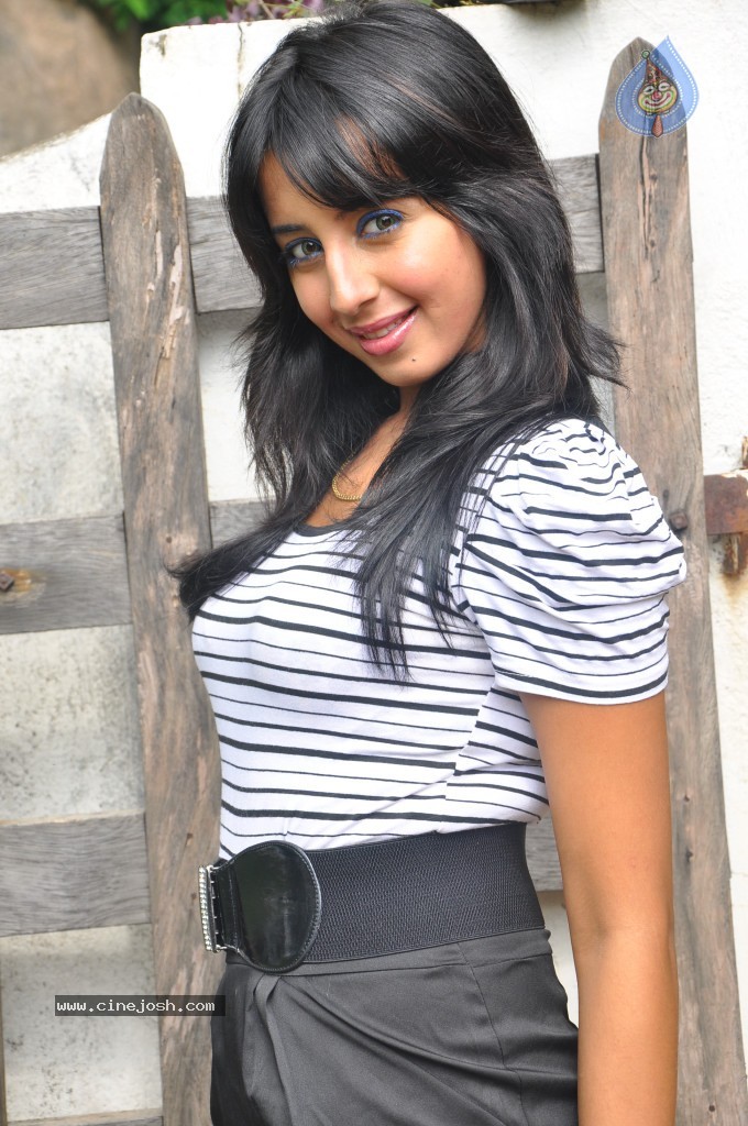 Sanjana Latest Stills - 39 / 44 photos