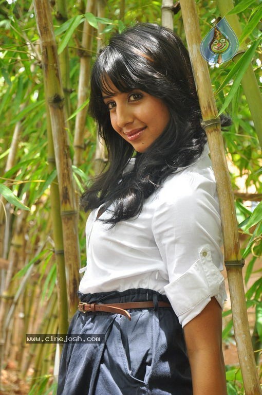 Sanjana Latest Stills - 6 / 39 photos