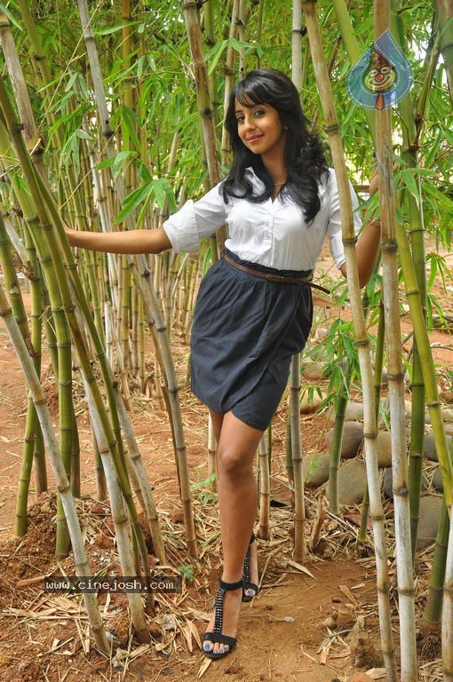 Sanjana Latest Stills - 11 / 39 photos