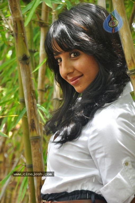 Sanjana Latest Stills - 20 / 39 photos