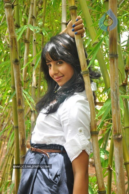 Sanjana Latest Stills - 27 / 39 photos