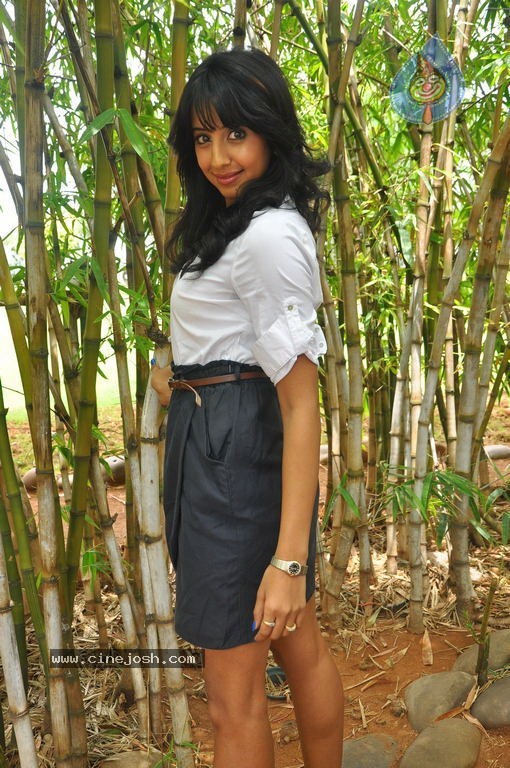 Sanjana Latest Stills - 31 / 39 photos