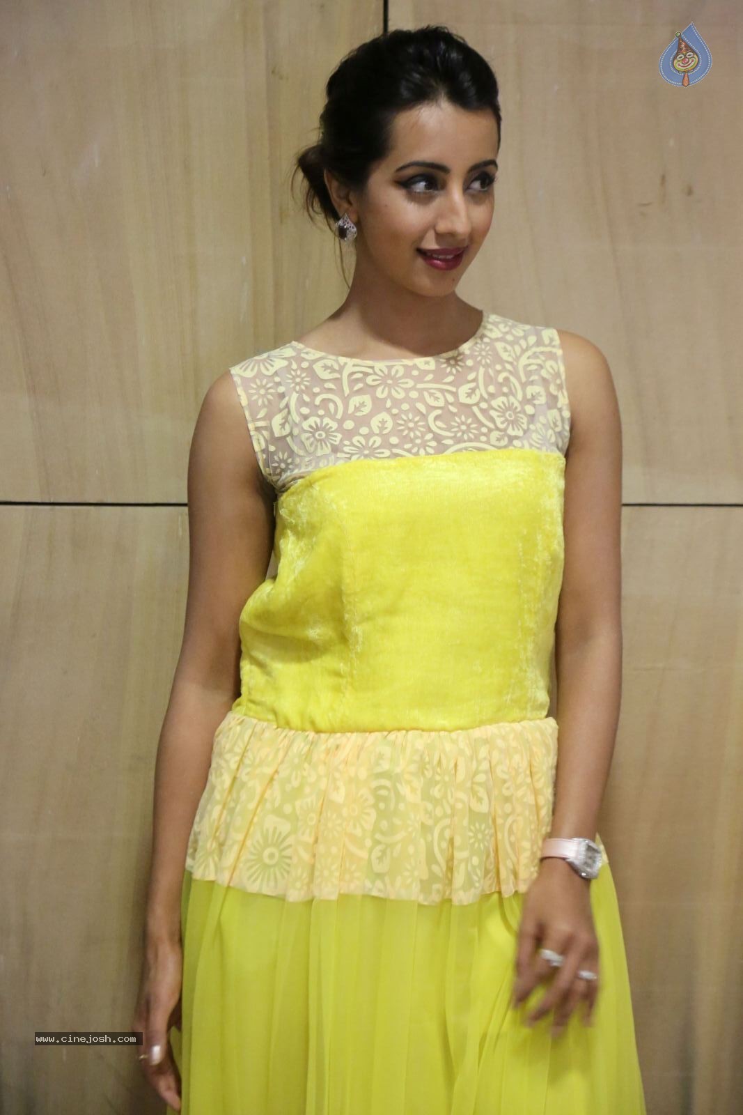 Sanjana New Stills - 11 / 48 photos