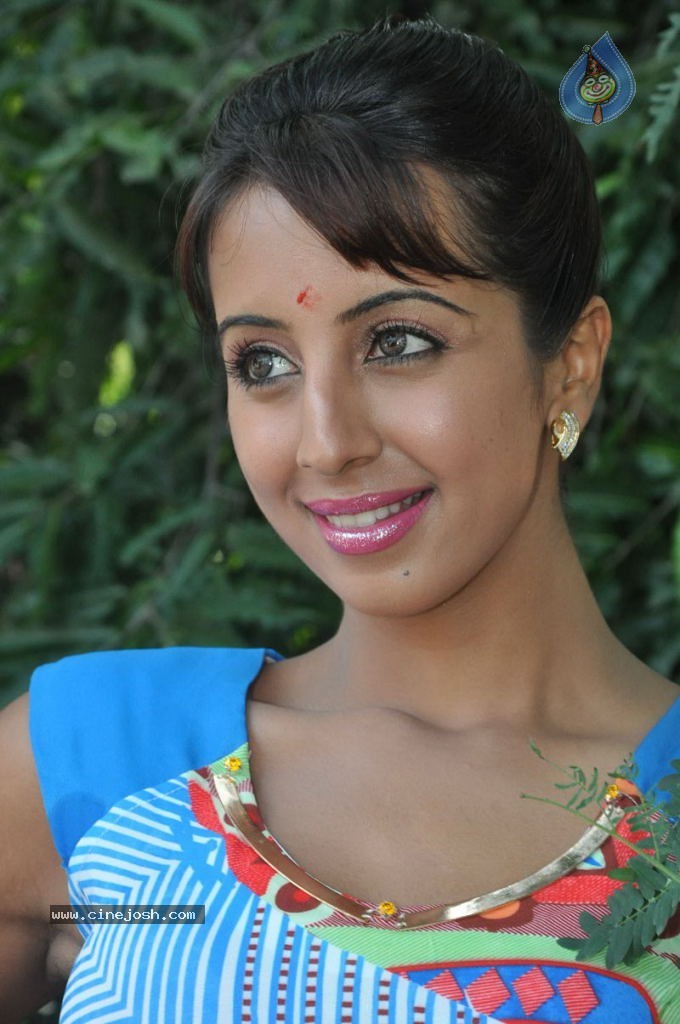 Sanjana New Hot Stills - 53 / 71 photos