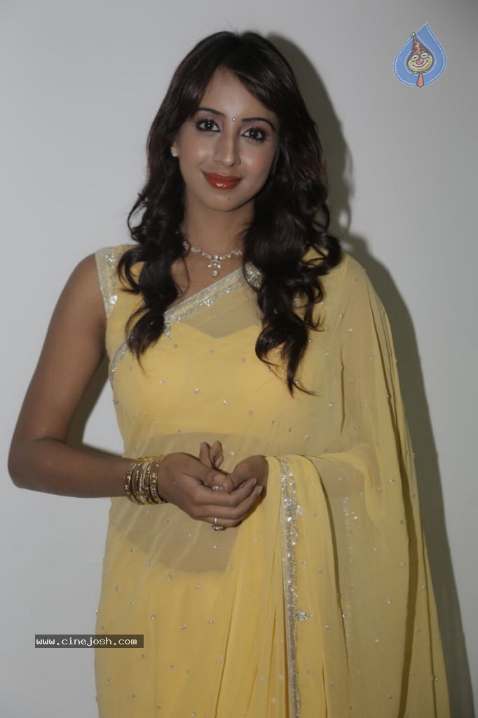 Sanjana New Stills - 23 / 31 photos