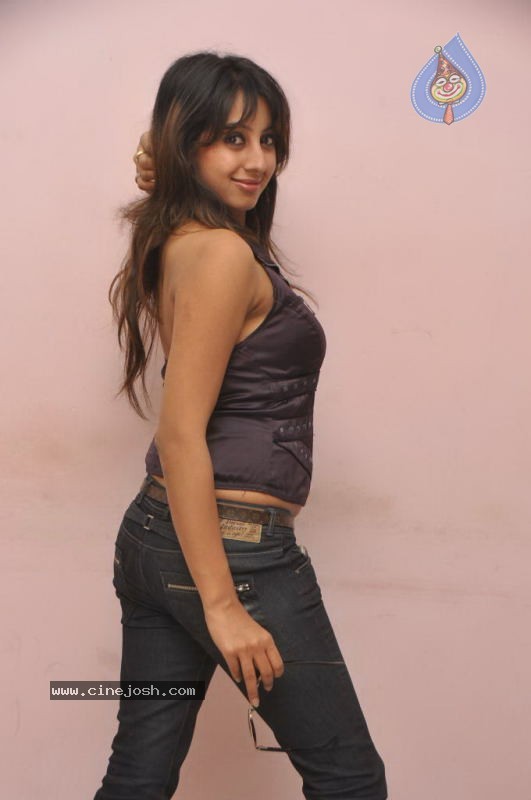 Sanjana Photos - 32 / 55 photos