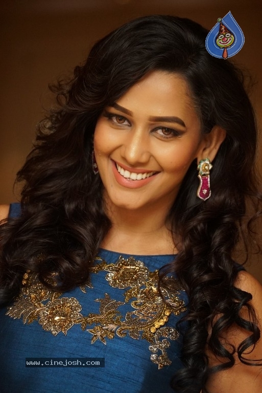 Sanjana Singh Stills - 1 / 9 photos