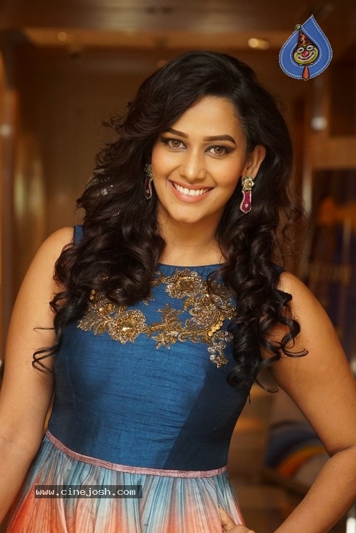 Sanjana Singh Stills - 6 / 9 photos