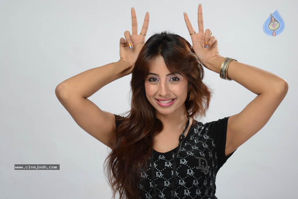 Sanjana Spicy Pics - 52 / 67 photos