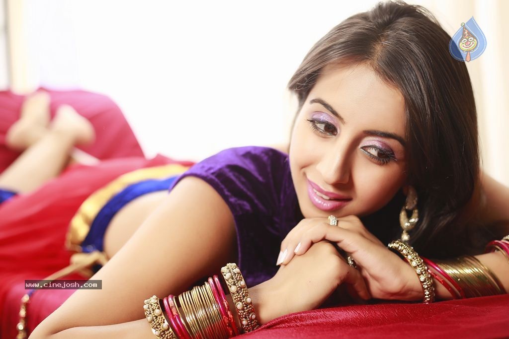 Sanjjanaa Gallery - 5 / 34 photos