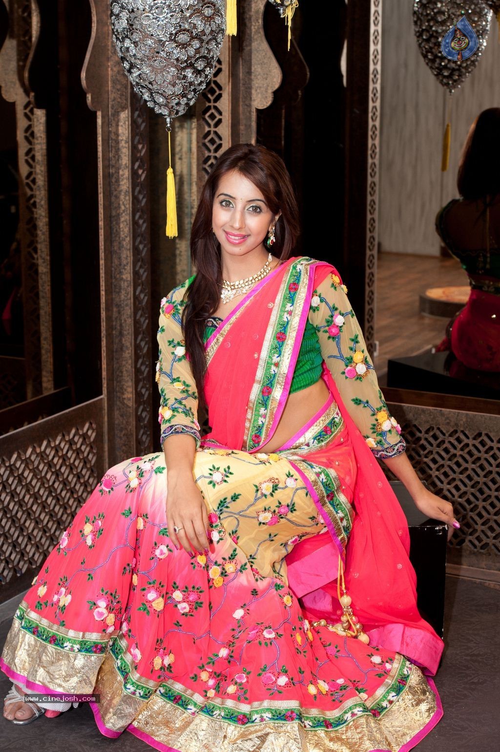 Sanjjanaa Gallery - 10 / 34 photos