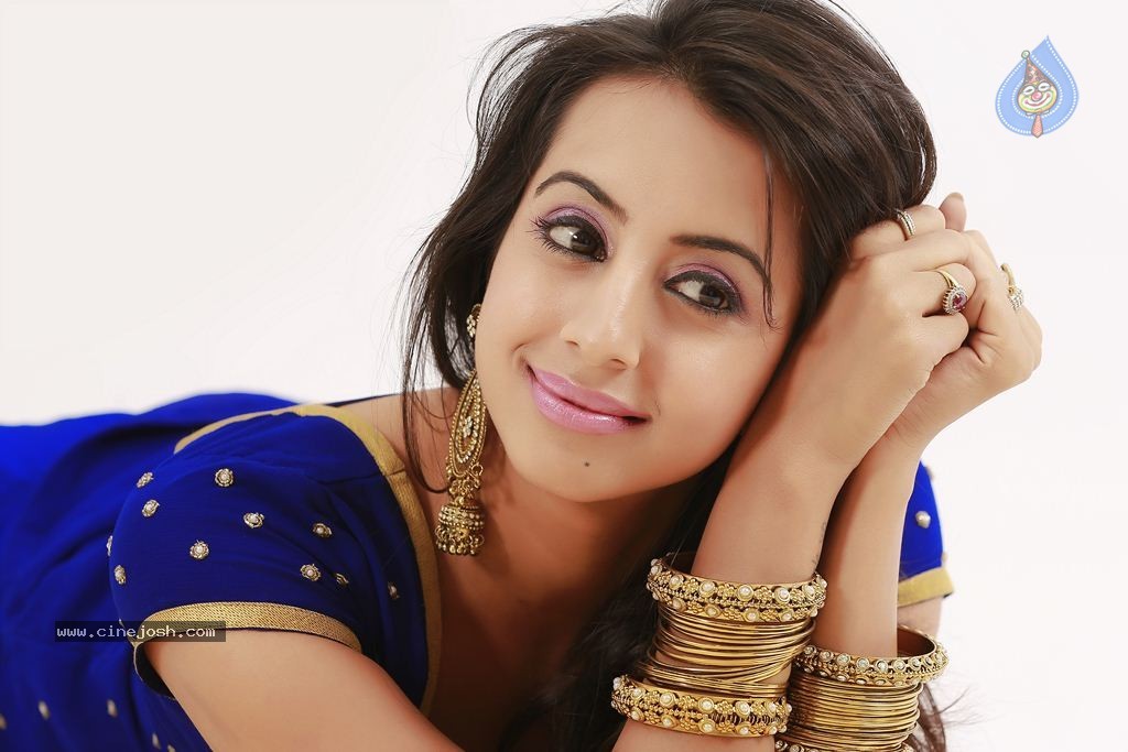 Sanjjanaa Gallery - 11 / 34 photos