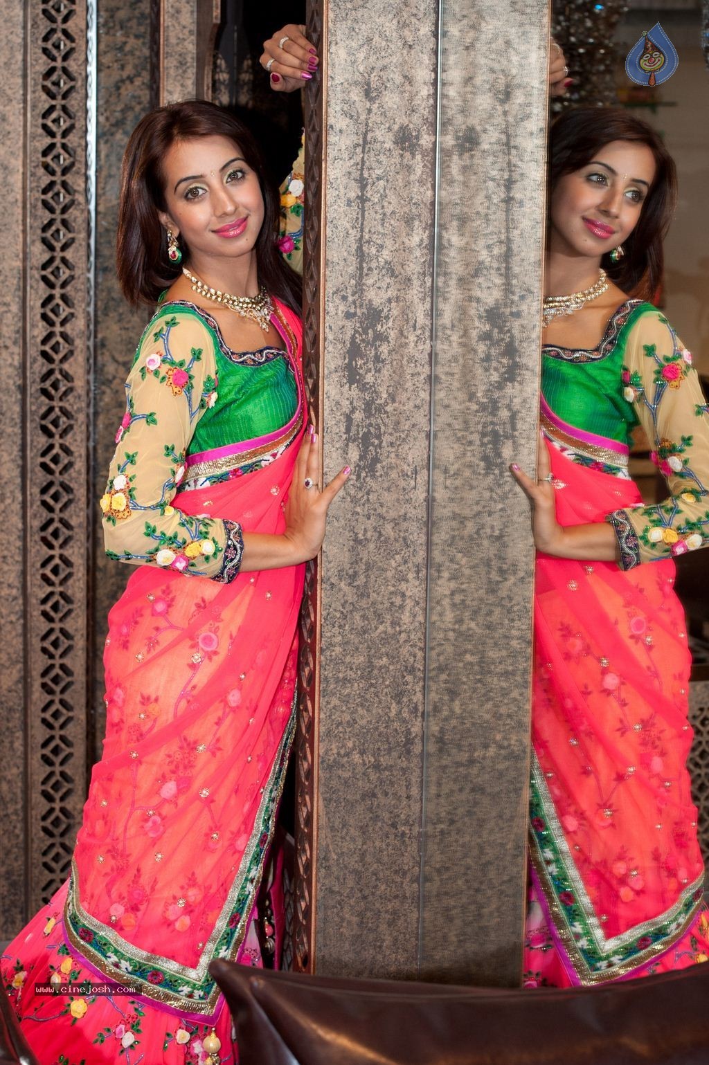 Sanjjanaa Gallery - 19 / 34 photos