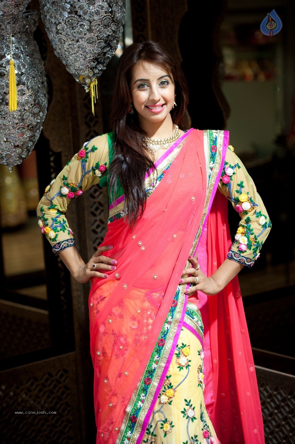 Sanjjanaa Gallery - 21 / 34 photos