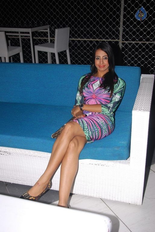 Sanjjanaa Images - 18 / 32 photos