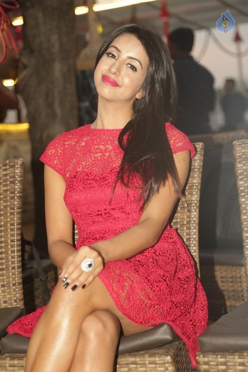 Sanjjanaa Latest Photos - 19 / 39 photos