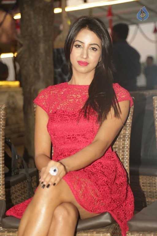 Sanjjanaa Latest Photos - 20 / 39 photos