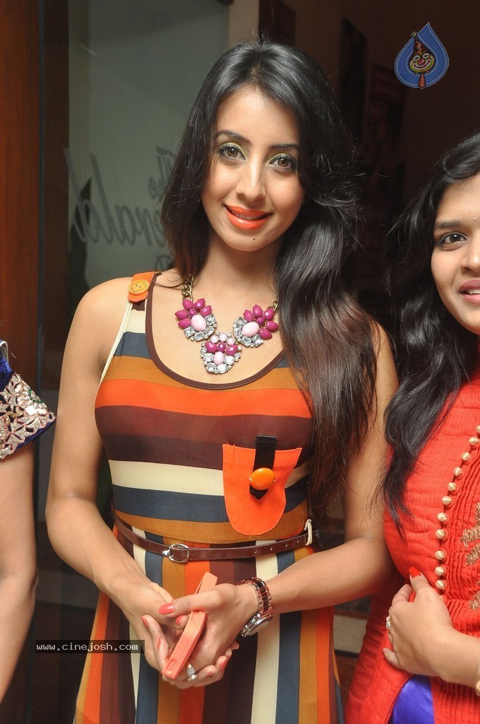 Sanjjanaa Latest Stills - 12 / 71 photos