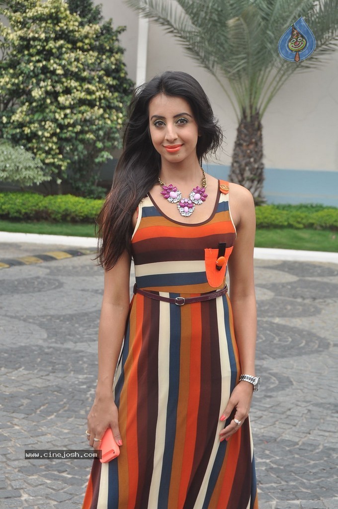 Sanjjanaa Latest Stills - 19 / 71 photos