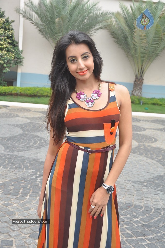 Sanjjanaa Latest Stills - 27 / 71 photos