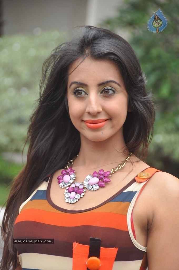 Sanjjanaa Latest Stills - 28 / 71 photos