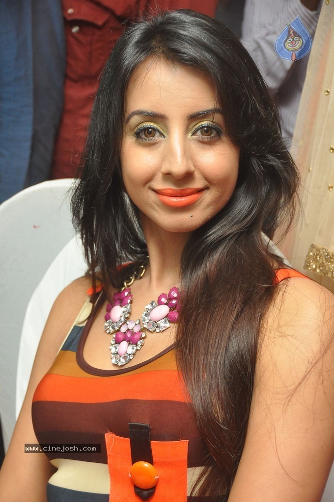 Sanjjanaa Latest Stills - 36 / 71 photos