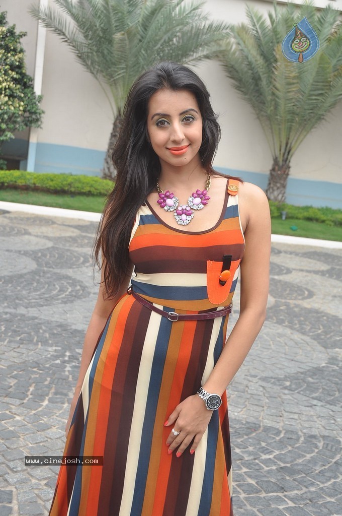 Sanjjanaa Latest Stills - 40 / 71 photos