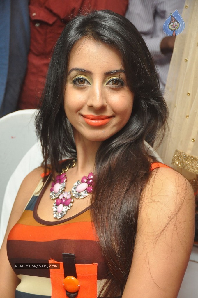 Sanjjanaa Latest Stills - 41 / 71 photos